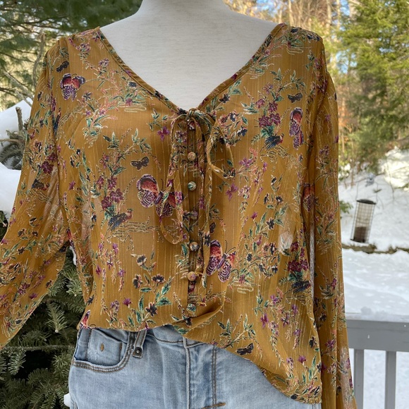 LOVERICHE Sheer Butterfly Blouse - Picture 2 of 9